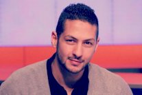 الإجراءات تؤخر وصول جثمان الفنان عمرو سمير