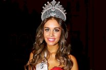 ملكة جمال أستراليا تدافع عن دين الإسلام