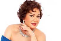 لبلبة بالملابس الشتوية في الصيف