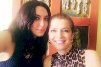 سلاف فواخرجي تحتفل بميلاد شقيقتها الراحلة