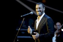 كاظم الساهر يسحر جماهيره برومانسيته في كازينو لبنان