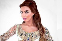 دنيا بطمة تحتفل بنجاح كليب 