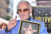 هوليوود تُكرِّم شارل أزنافور بنجمة في ممر المشاهير