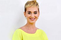 كاتي بيري تلعب كرة السلّة في Swish Swish