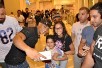 محمد رمضان يزور صالات العرض منفرداً