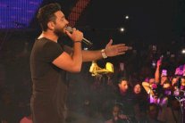 تامر حسني يفاجئ الجمهور بفريق MTM