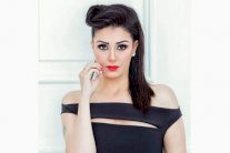 غادة عبد الرازق تكسر قدمها