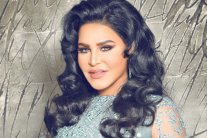 أحلام تُشبِّه وجهها بالقمر!