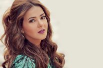 دنيا سمير غانم تستجيب لطلب طفلة