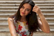 فايا يونان تُثير غضب السوريين بإحراج معجب!