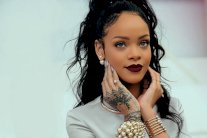 ريهانا تُهنِّئ المرأة السعودية بقيادة السيارة