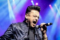 مسرح المجاز يستضيف النجم الهندي عدنان سامي