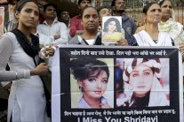 وداعٌ مؤثِّر لنجمة بوليوود في بومباي