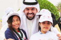 حسين الجسمي يشارك بالمسيرة الإنسانية 