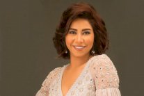 شيرين ترد على شائعة هروبها بصورة