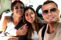 دينا الشربيني تظهر مع عمرو دياب وابنته