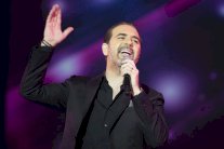 وائل جسار يُحيي حفلاً حاشداً في 