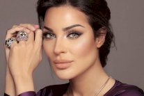 محبو نادين نجيم يلاقونها بالورد الذي تلقته في 