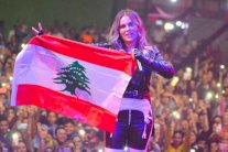 نيكول سابا ترفع علم لبنان في حفلها بالقاهرة