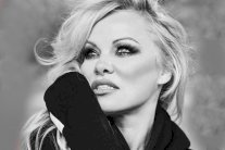 إنفصال باميلا أندرسون وجون بيترز بعد 12 يوماً من زواجهما