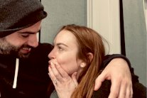 ليندسي لوهان تعلن عن خطوبتها من شاب إماراتي