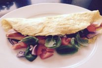 العجة مع الـBacon والسلطة 