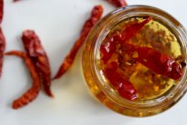 الزيت الحار جاهزُ في مطبخك بوصفةٍ بسيطة