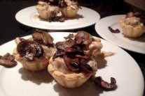 قوالب الدجاج مع الهليون والفطر