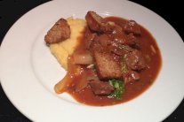 اللحم مع عصيدة الذرة