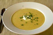 حساء البطاطا والكراث