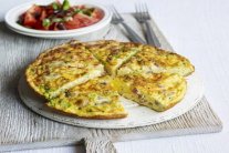 التورتيلا مع السلطة والخبز 