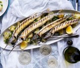  السمك الطازج مع سلطة البطاطا