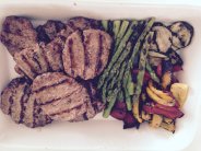  البرغر المشوي والخضار