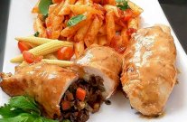 صدور دجاج المحشية بالخضار والليمون