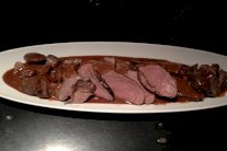 لحم الغزلان مع كريمة المشروم