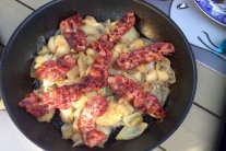 لحم الحبش مع التفاح المقلي