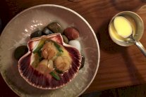 اسكالوب البحر مع الصلصة الهولندية