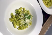 المعكرونة مع بيستو البقدونس