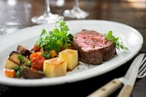 لحم البقر المشوي بالزبدة والخضَر