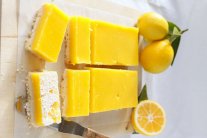 الكيك بنكهة الليمون الحامض