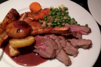 لحم الغنم المشوي مع الخُضَر