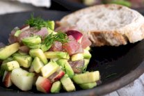 تونة تاتار مع الأفوكادو