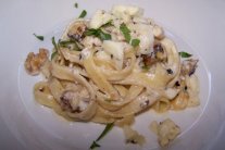 معكرونة fettuccine مع الجوز