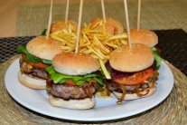 البرغر الحار بالخُضَر