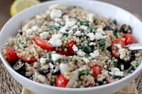 سلطة الكسكس مع الطماطم الكرزية