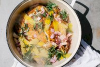 الدجاج مع البطاطا بالحليب