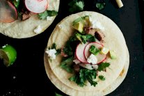 الستيك بأرغفة الذرة