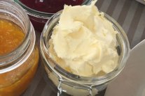 أبسط طريقة لتحضير حشوة الكريم (Clotted cream)