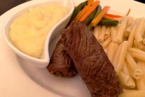 لفائف الستيك المحشوة بالخضَر