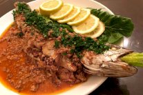 السمكة الحرّة بالجوز